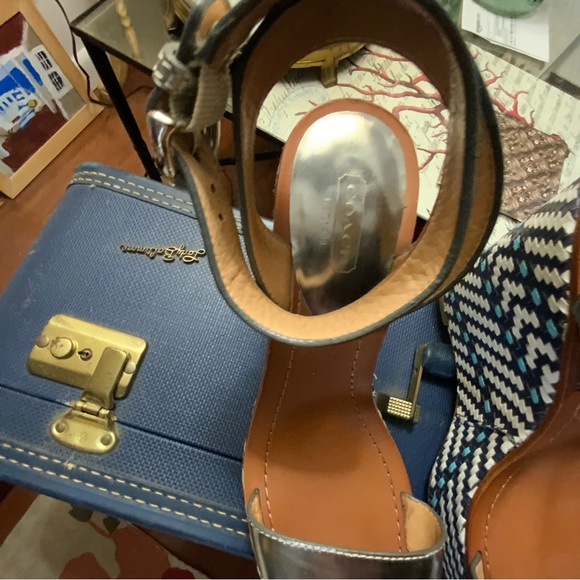 Coach high heel platform sandals. - Picture 4 of 5